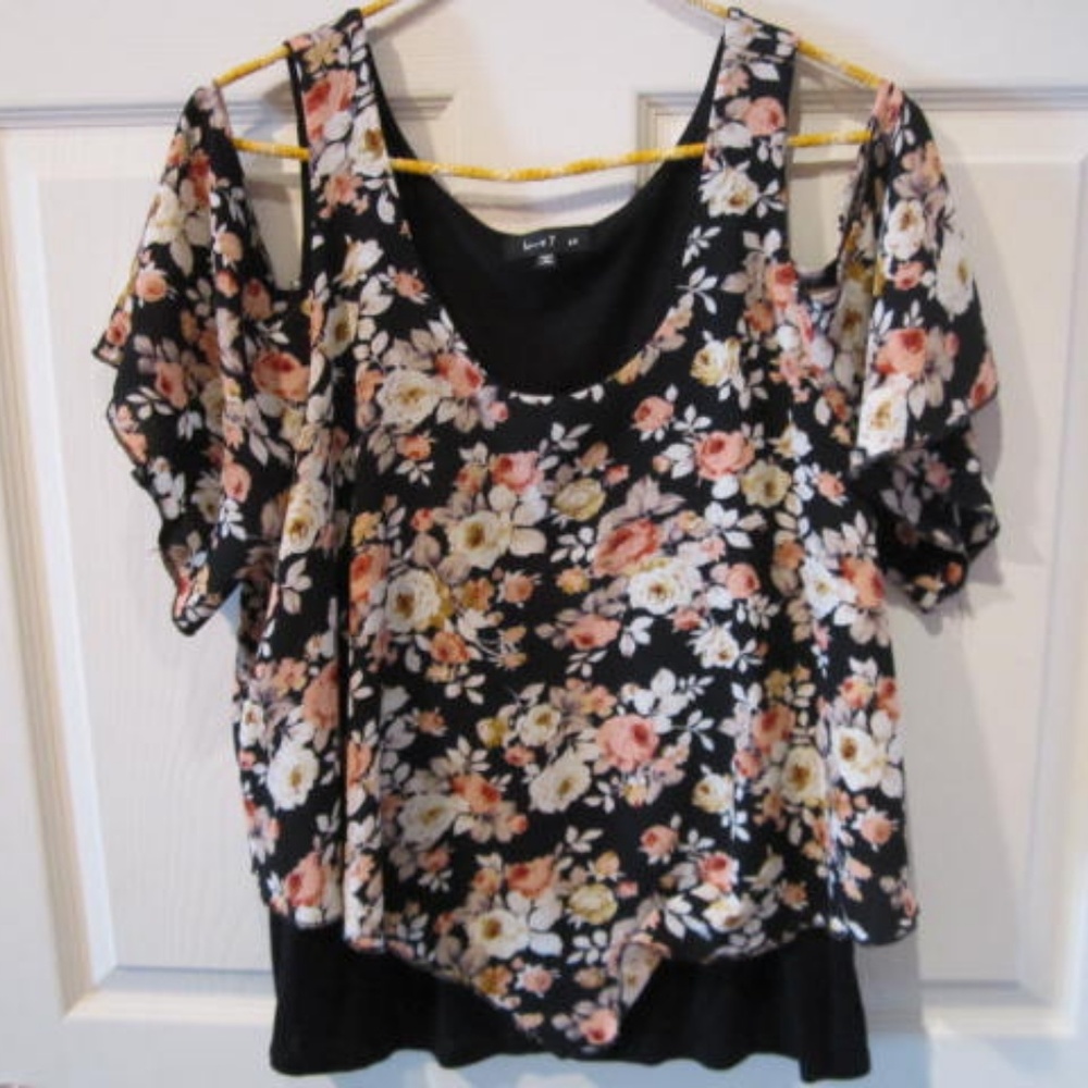 Cold shoulder top by love J size 1x